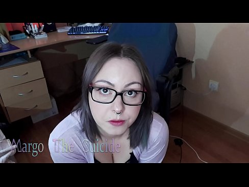 ❤️ 안경을 쓴 섹시한 여자가 카메라에 딜도를 빤다. 포르노 비디오 ko.online4sex.ru에서 ️❤